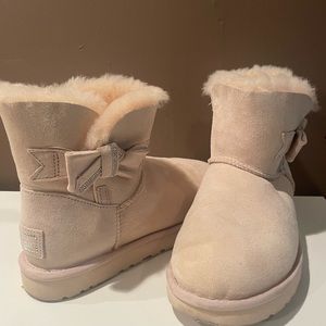 cream uggs